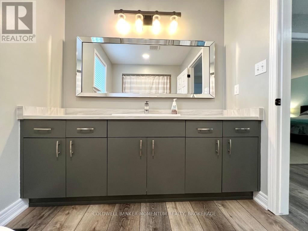 3933 VINEYARD CRESCENT Image 18