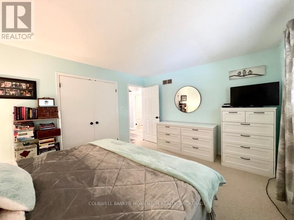 3933 VINEYARD CRESCENT Image 22