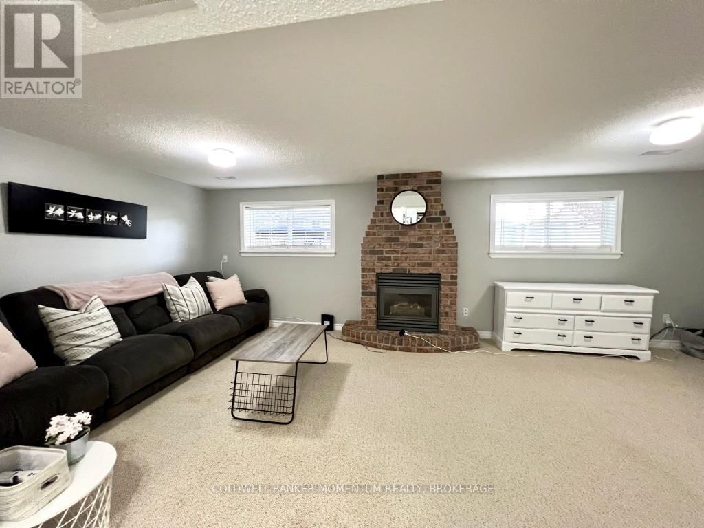 3933 VINEYARD CRESCENT Image 27