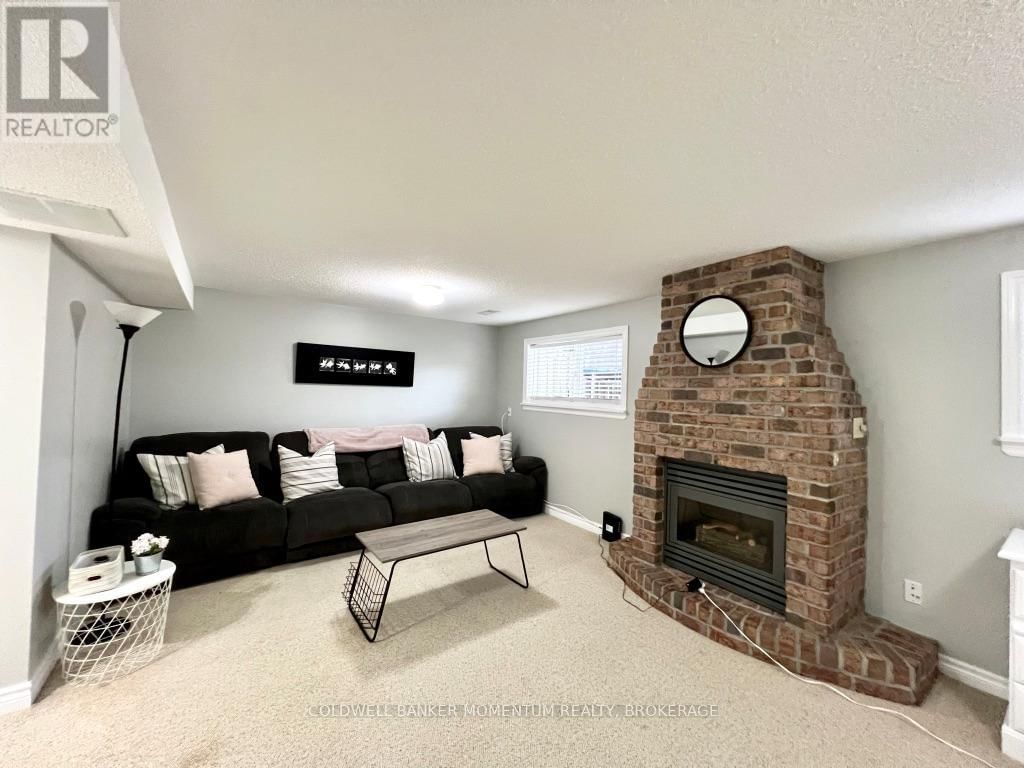 3933 VINEYARD CRESCENT Image 28