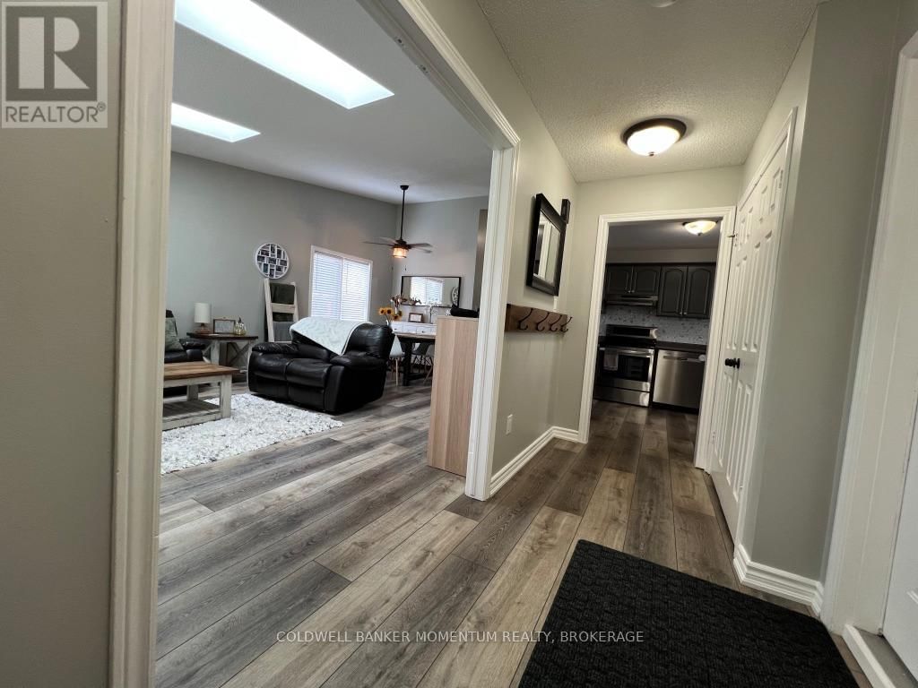 3933 VINEYARD CRESCENT Image 4