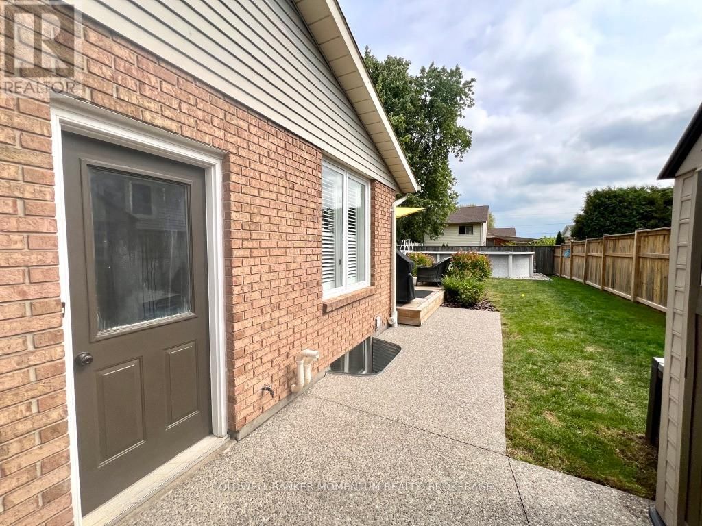 3933 VINEYARD CRESCENT Image 40