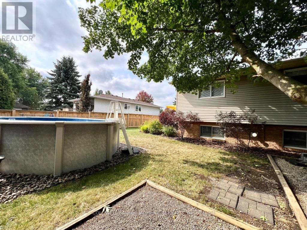 3933 VINEYARD CRESCENT Image 45