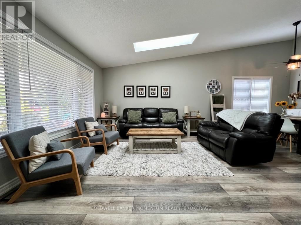 3933 VINEYARD CRESCENT Image 5