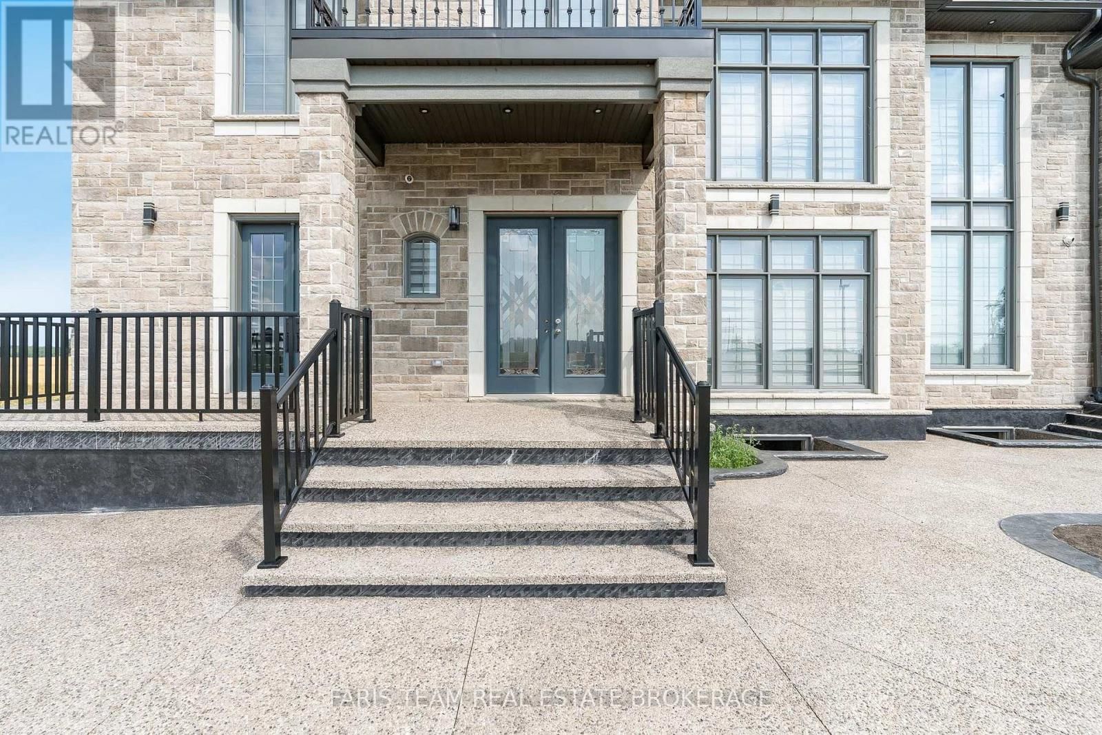 409381 GREY ROAD 4 Image 2