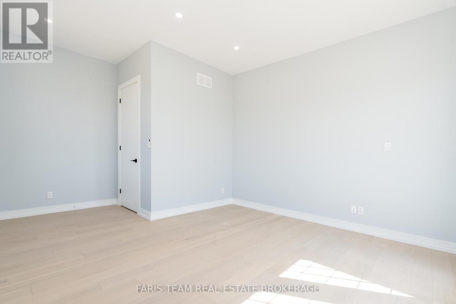 409381 GREY ROAD 4 Image 21