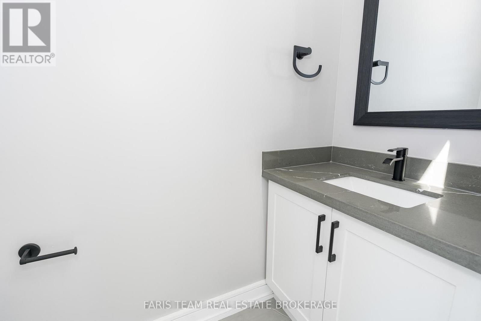 409381 GREY ROAD 4 Image 22