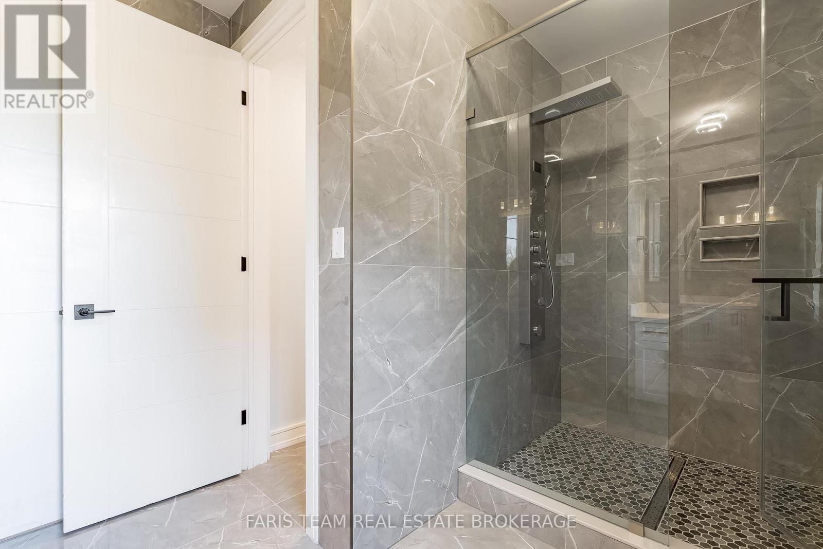 409381 GREY ROAD 4 Image 32