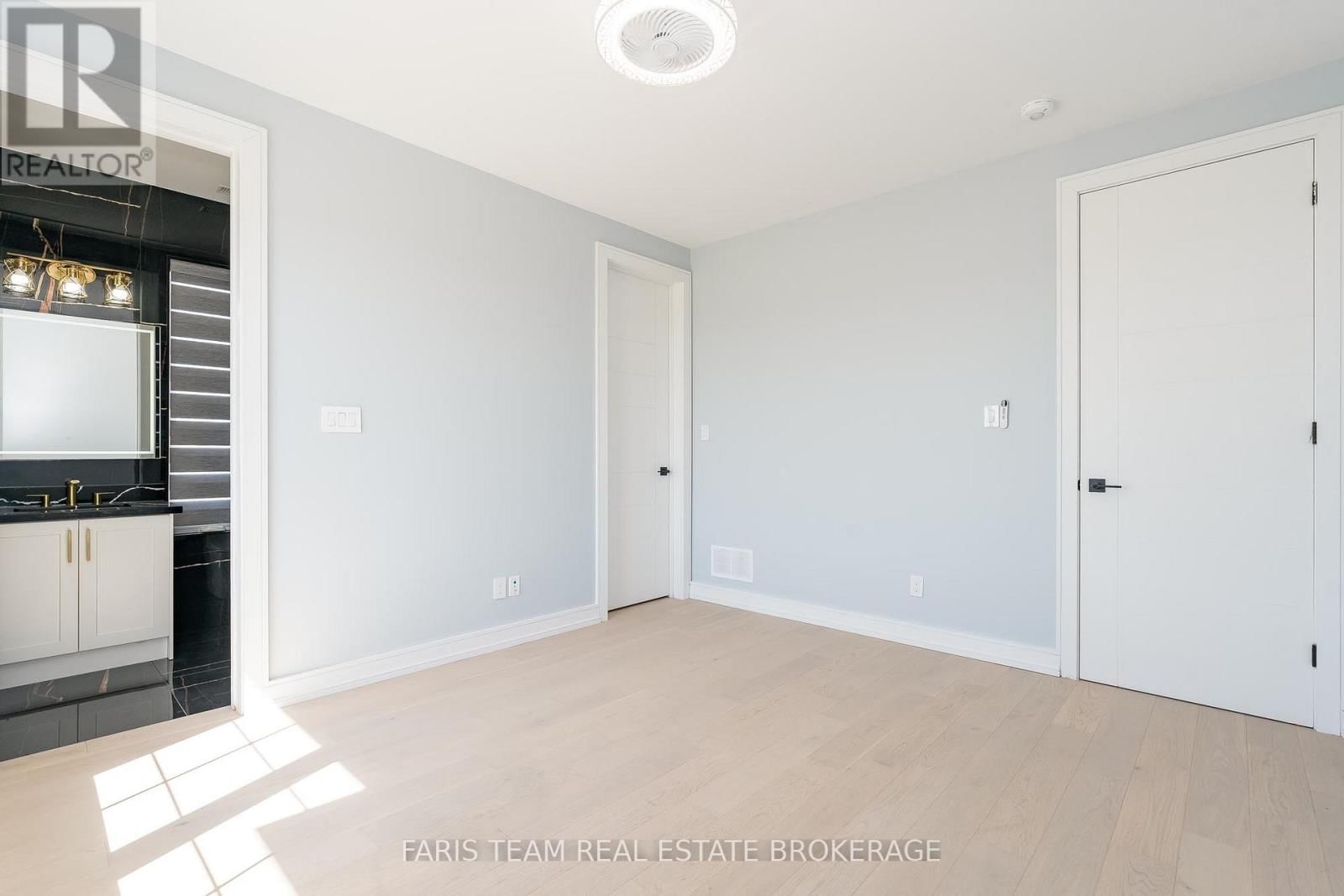 409381 GREY ROAD 4 Image 34