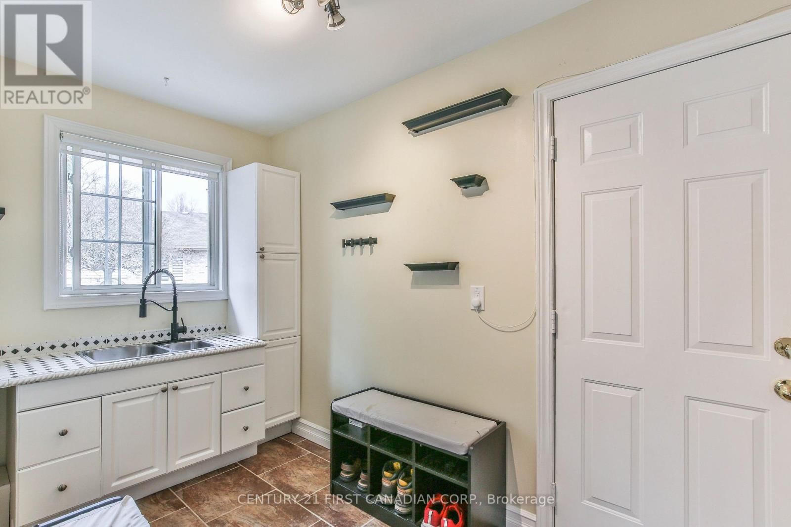 24 LINWOOD DRIVE Image 13