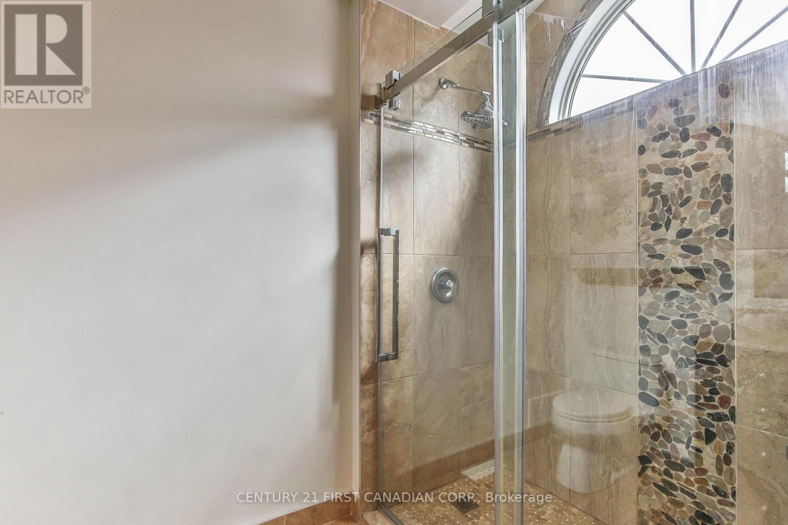 24 LINWOOD DRIVE Image 16