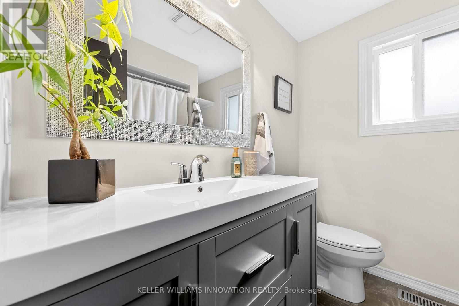 19 GRAND AVENUE Image 23