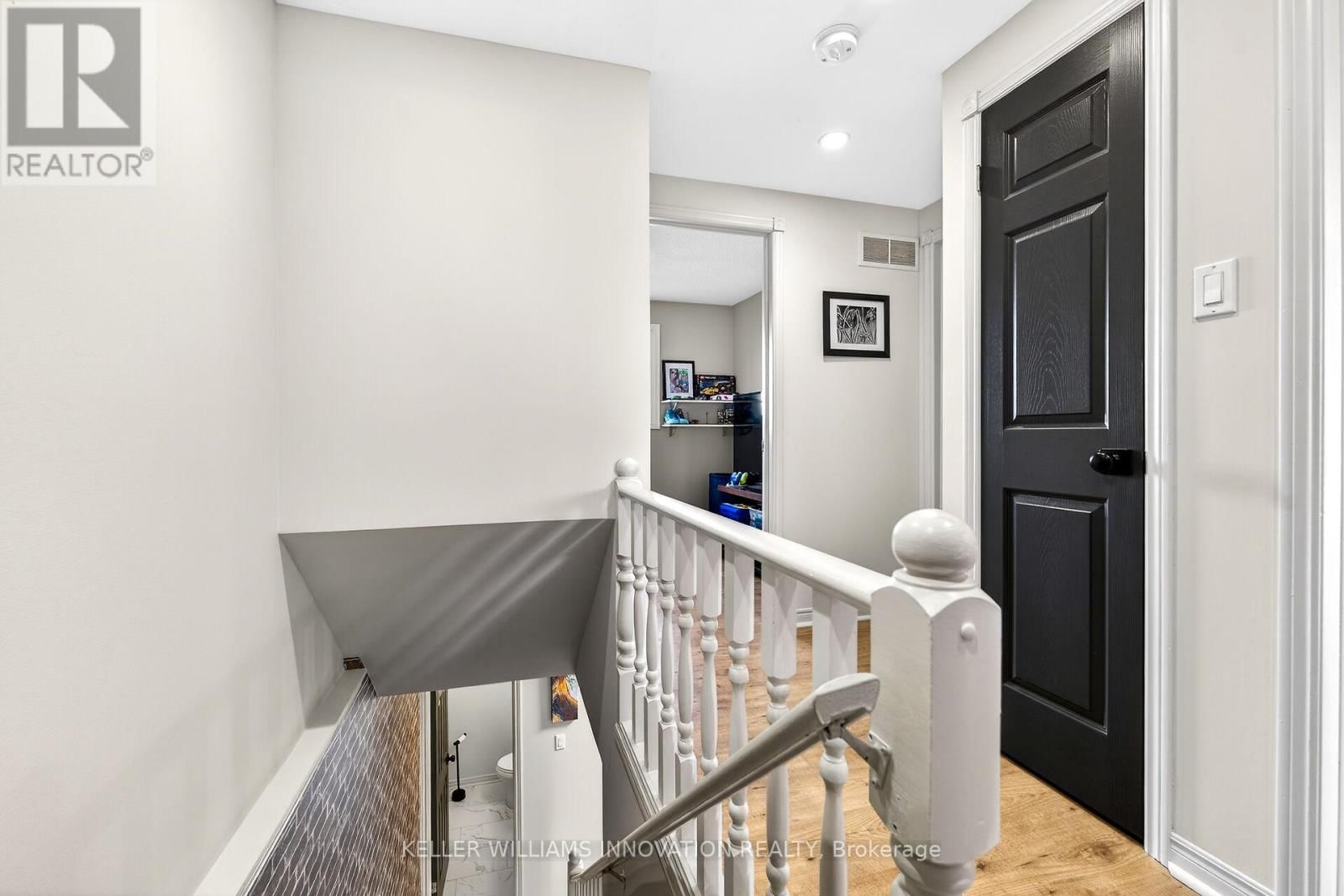 19 GRAND AVENUE Image 31