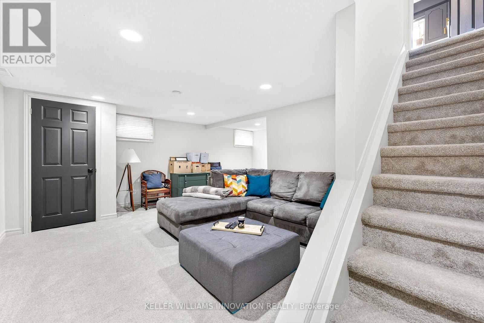 19 GRAND AVENUE Image 32