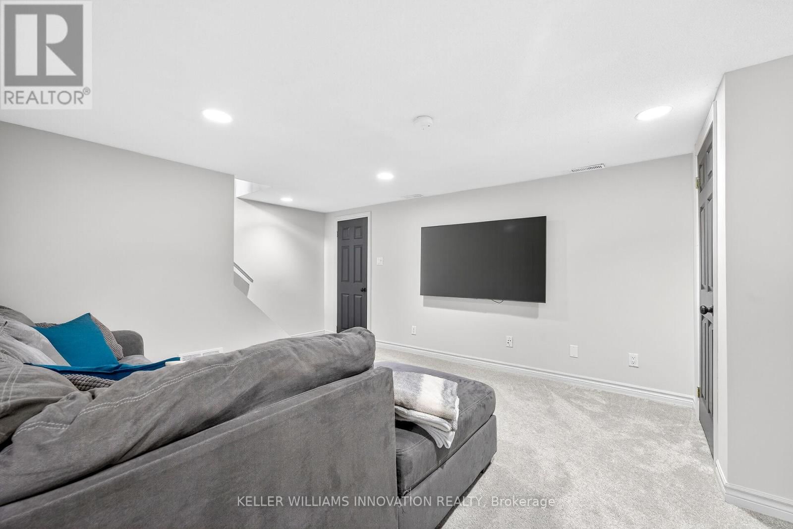 19 GRAND AVENUE Image 33