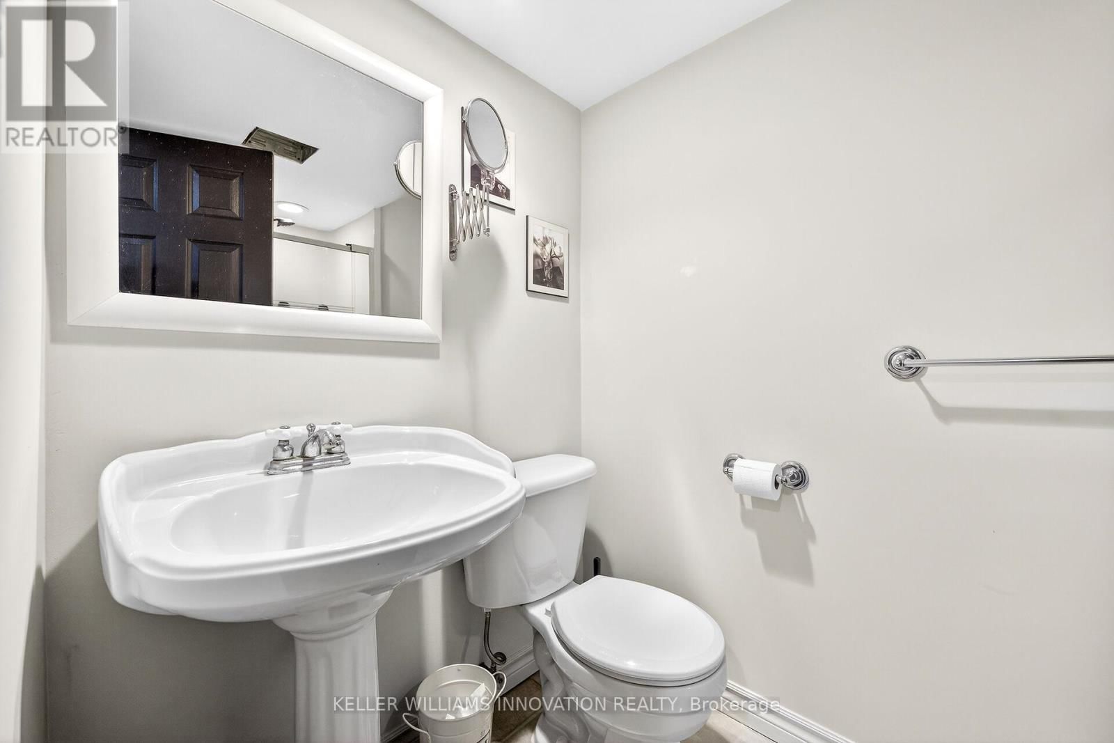 19 GRAND AVENUE Image 35