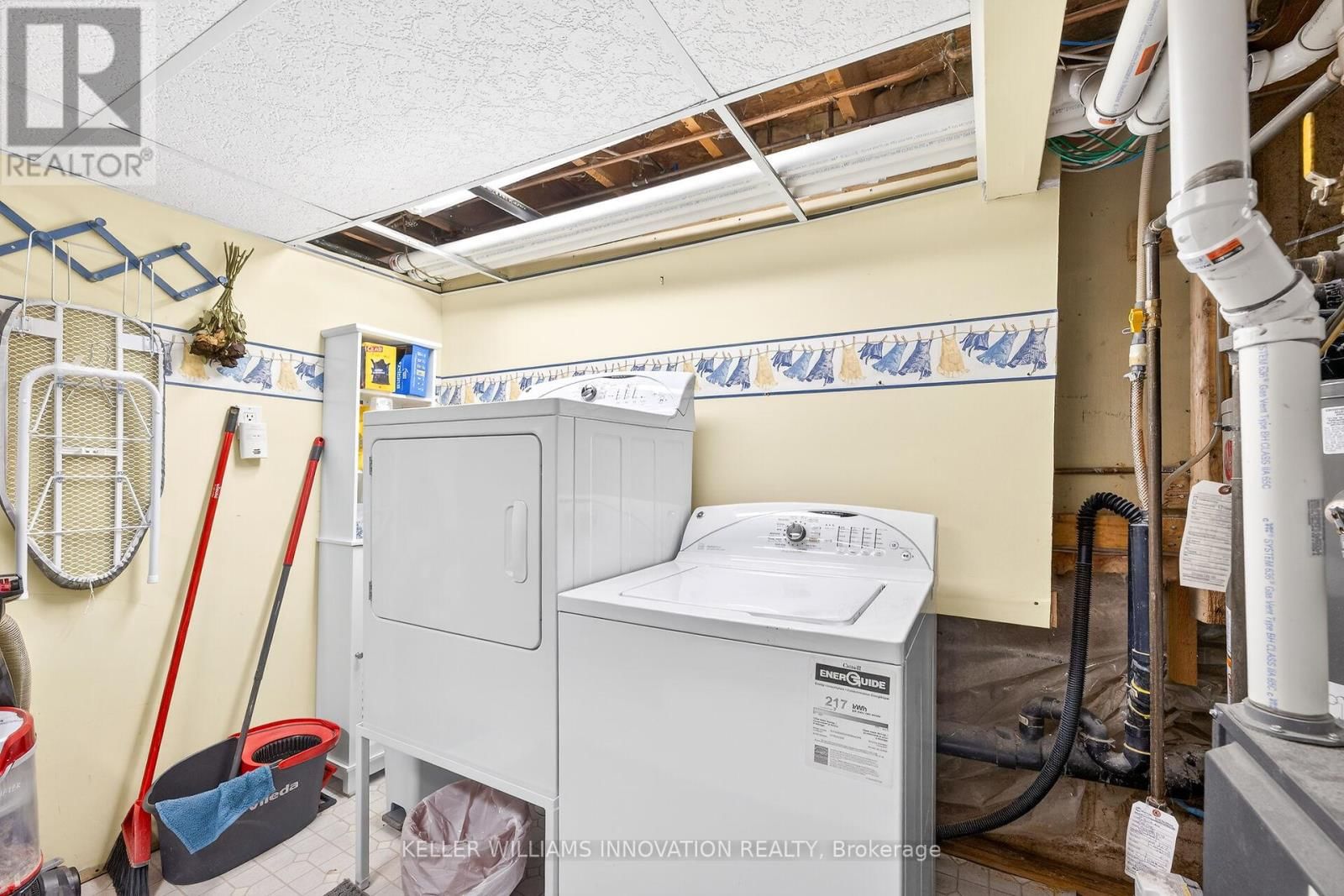 19 GRAND AVENUE Image 37