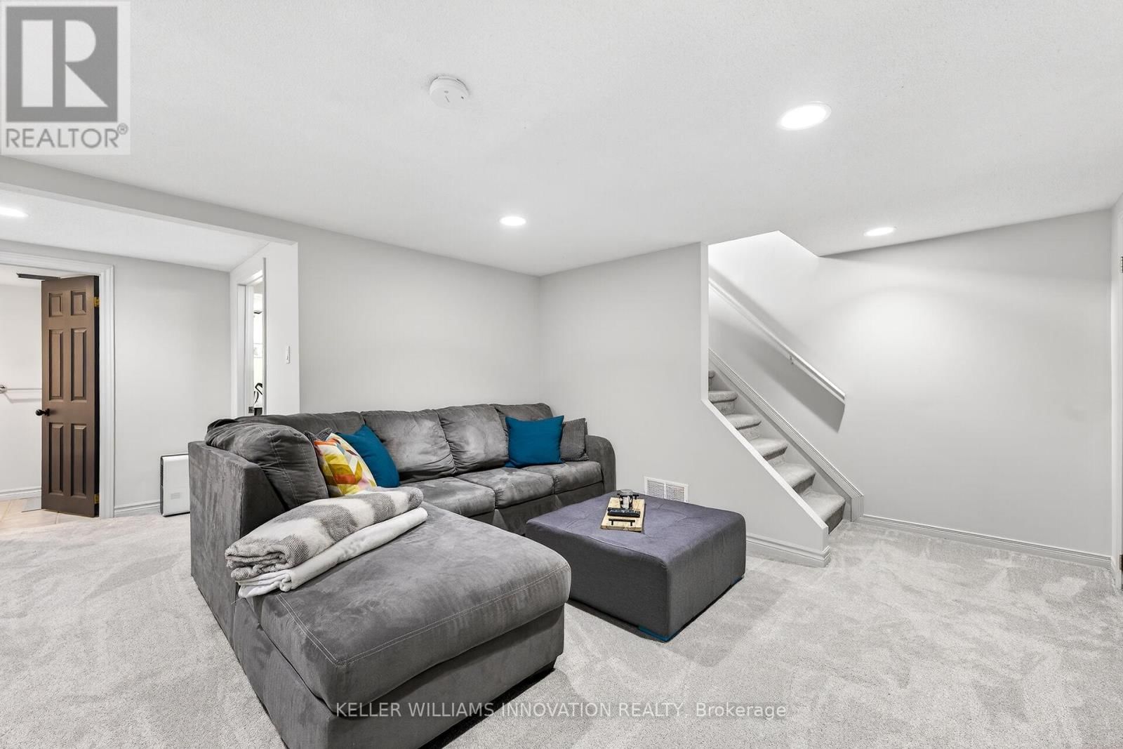 19 GRAND AVENUE Image 38