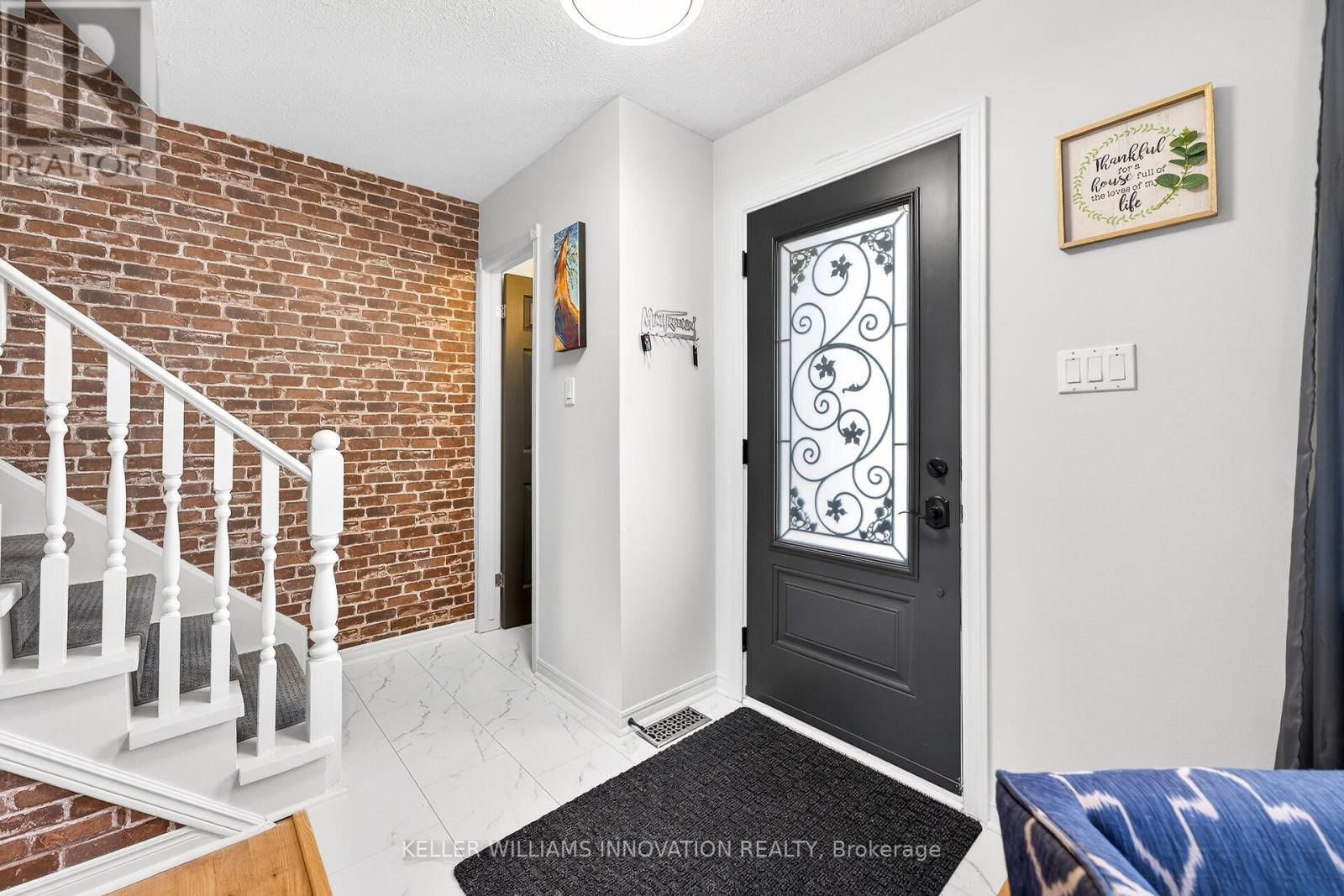 19 GRAND AVENUE Image 40