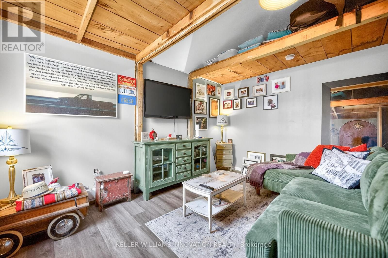 19 GRAND AVENUE Image 45