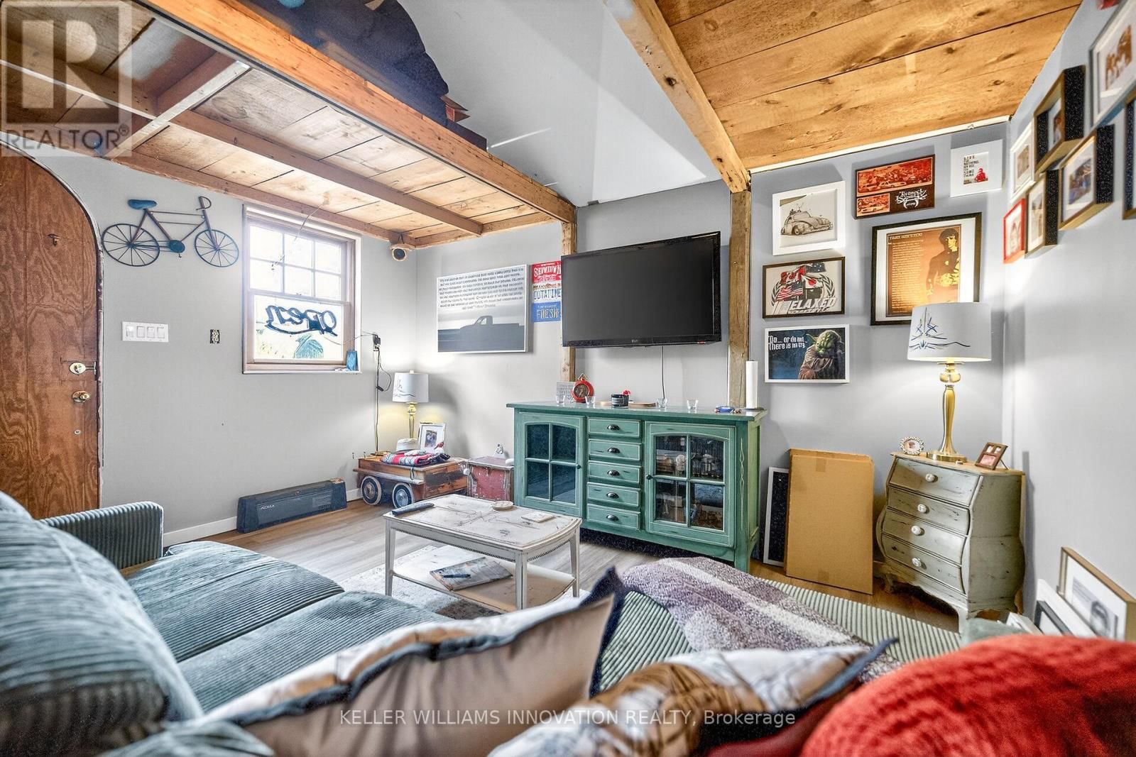 19 GRAND AVENUE Image 46