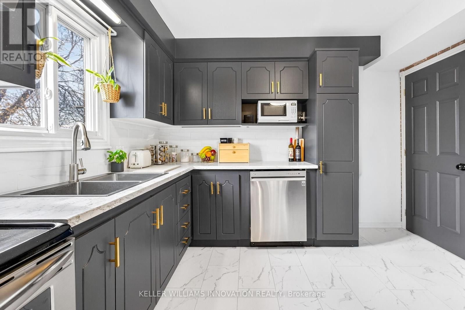 19 GRAND AVENUE Image 9