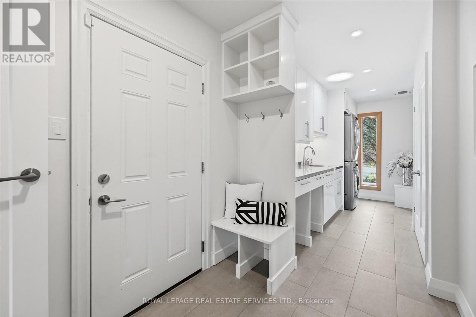 108 LLOYMINN AVENUE Image 38