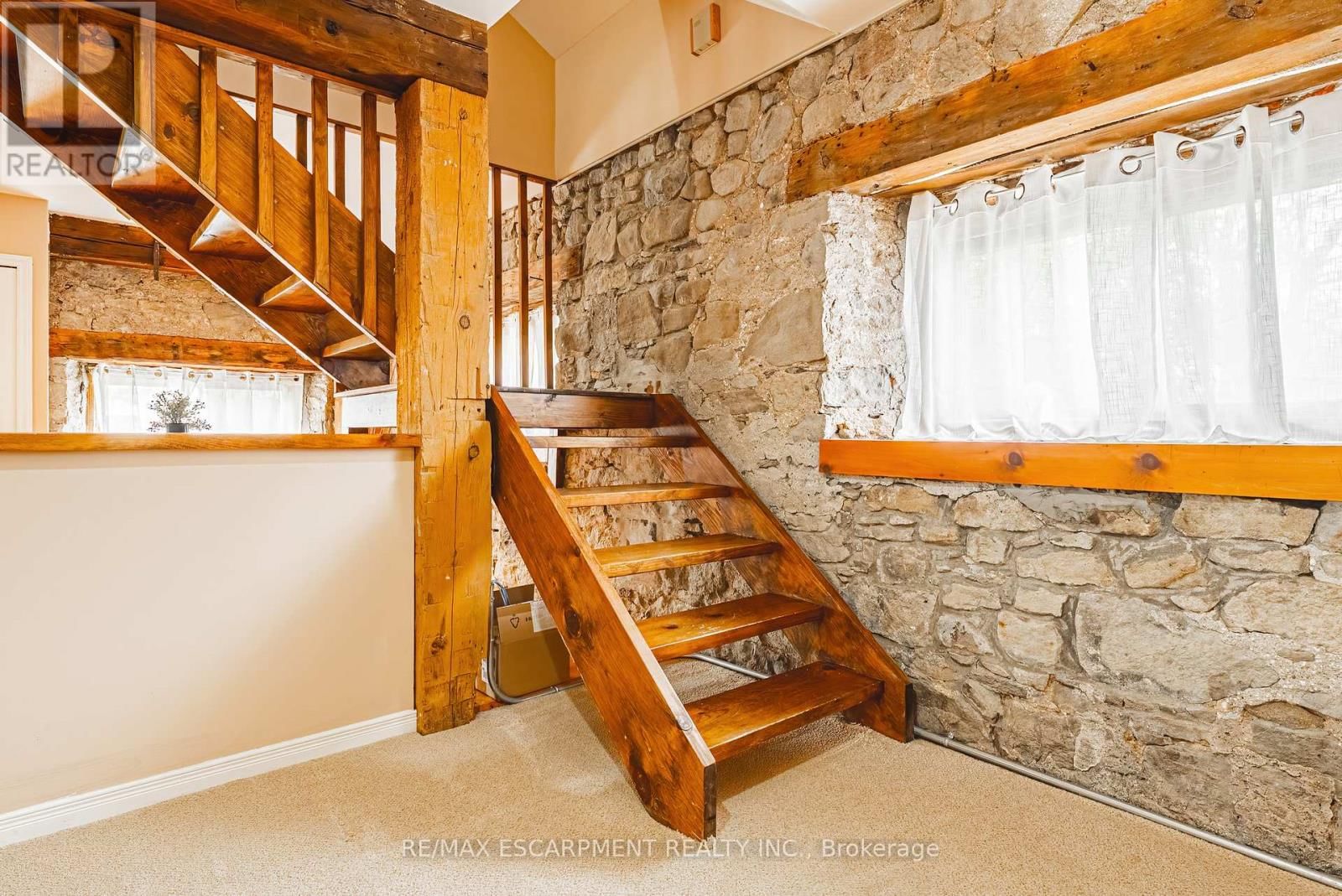 110 FREELTON ROAD Image 12