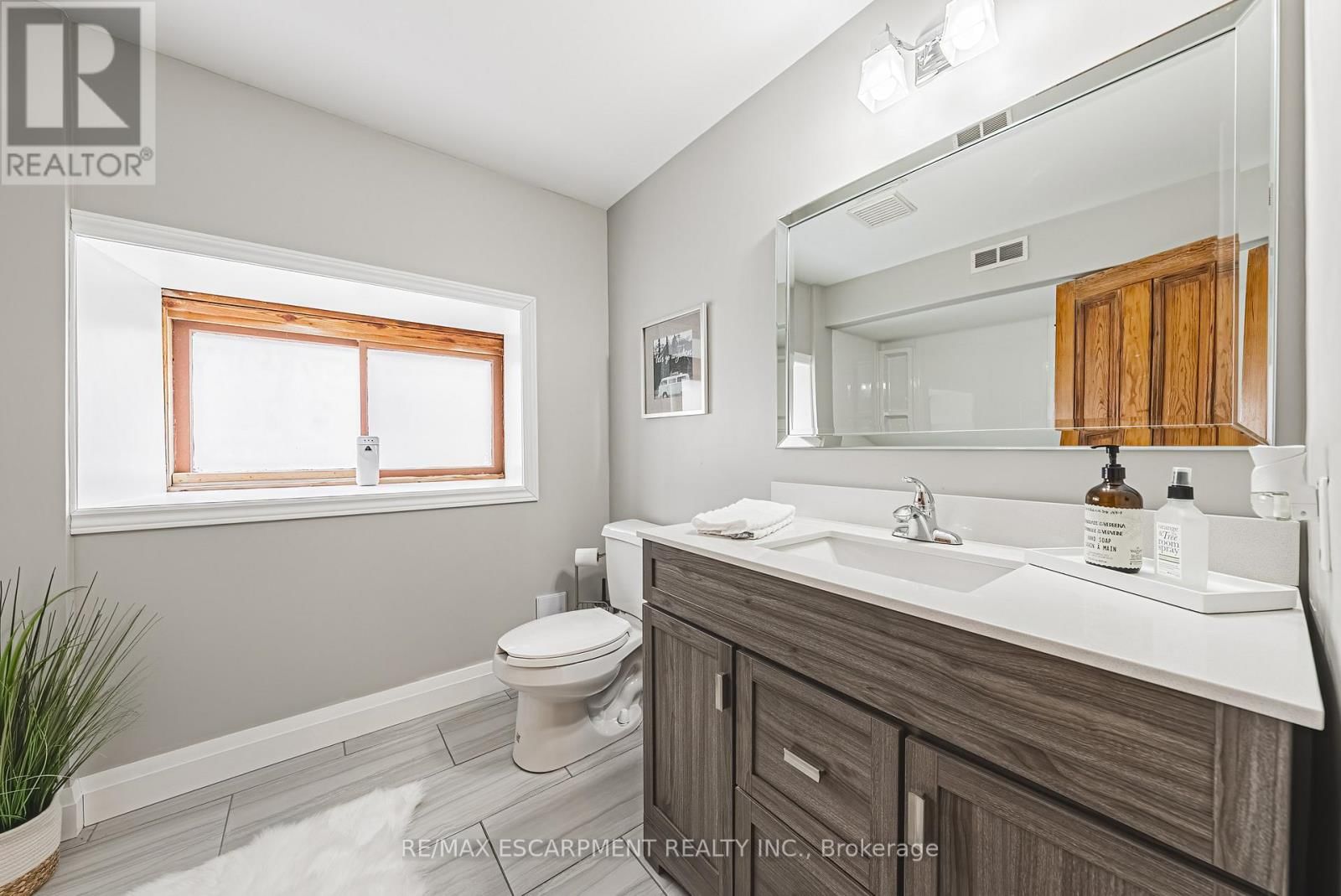 110 FREELTON ROAD Image 13