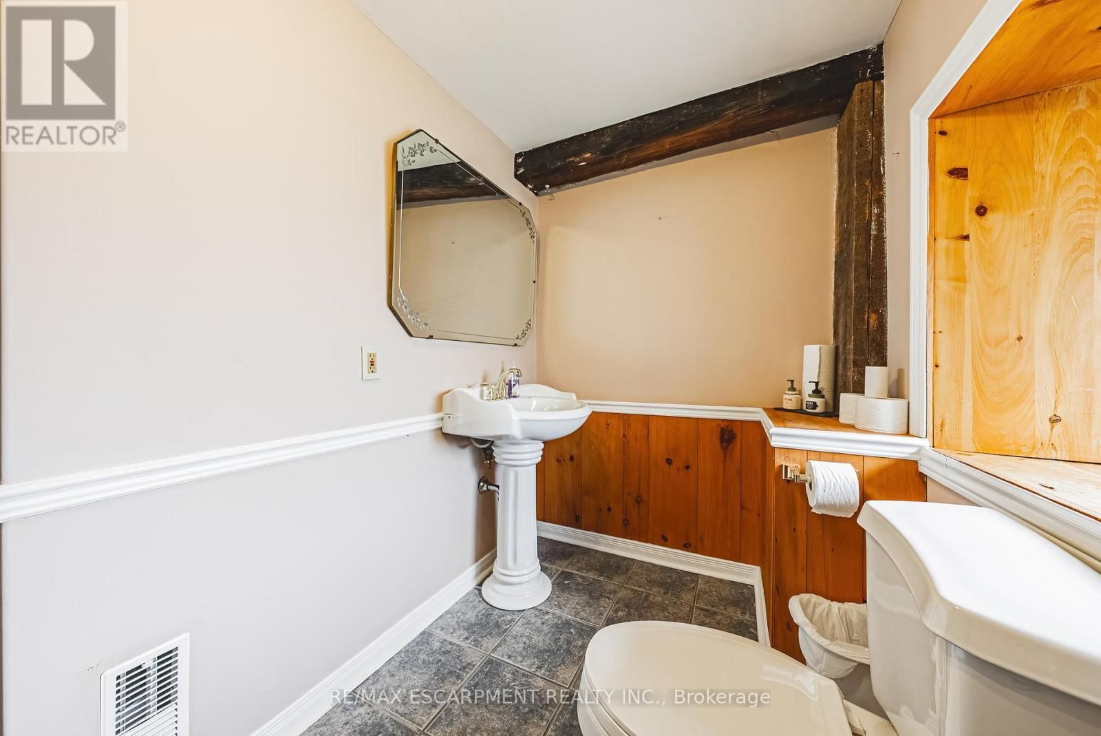 110 FREELTON ROAD Image 22