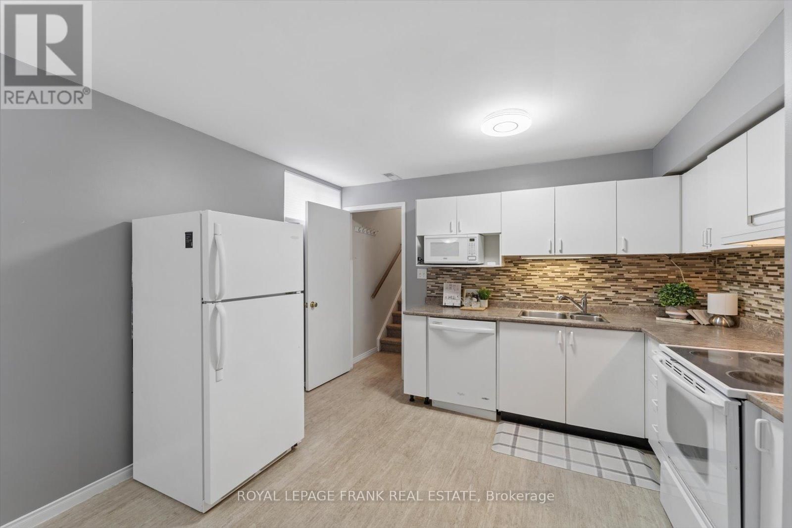 10 OLYMPIA COURT Image 25