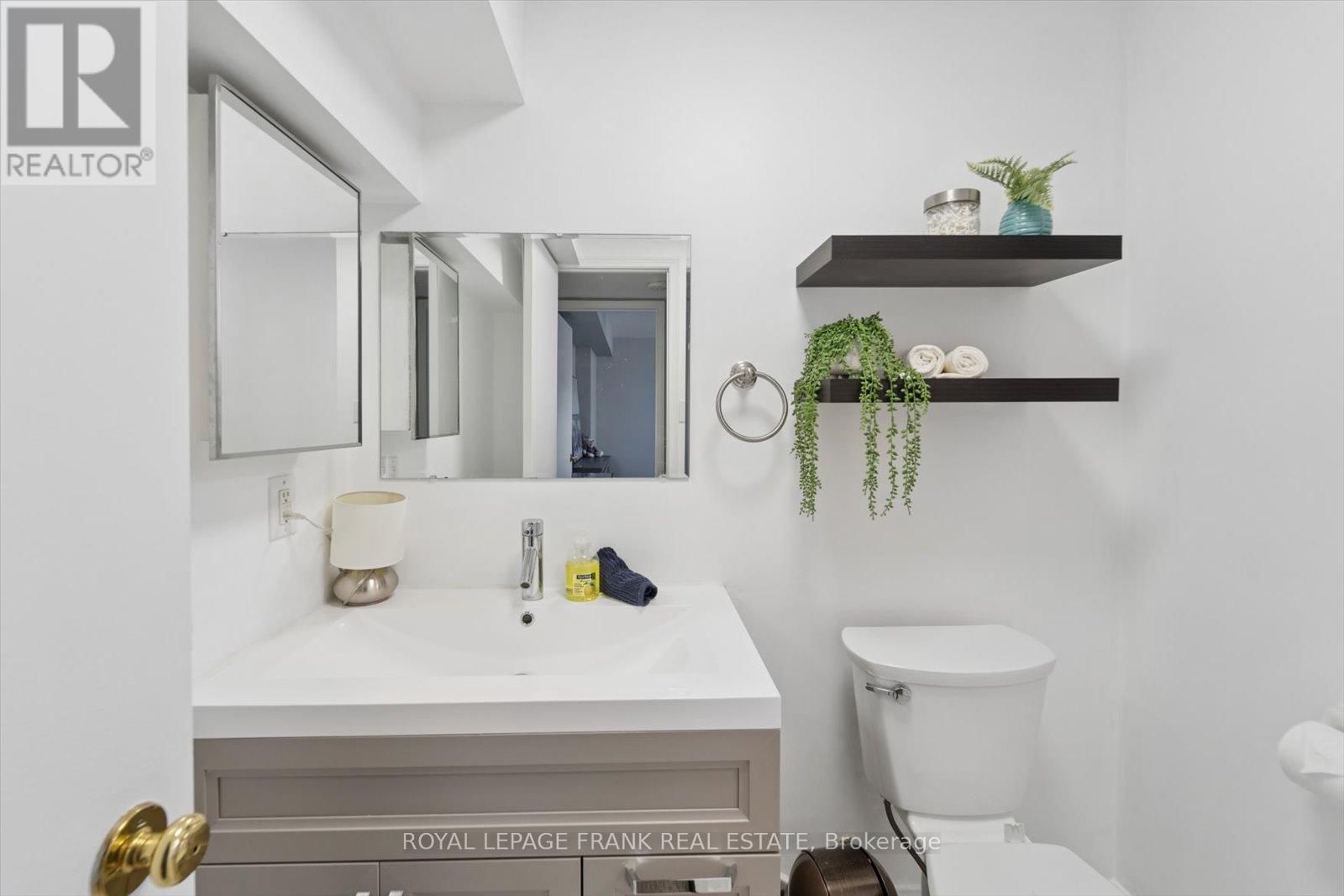 10 OLYMPIA COURT Image 40