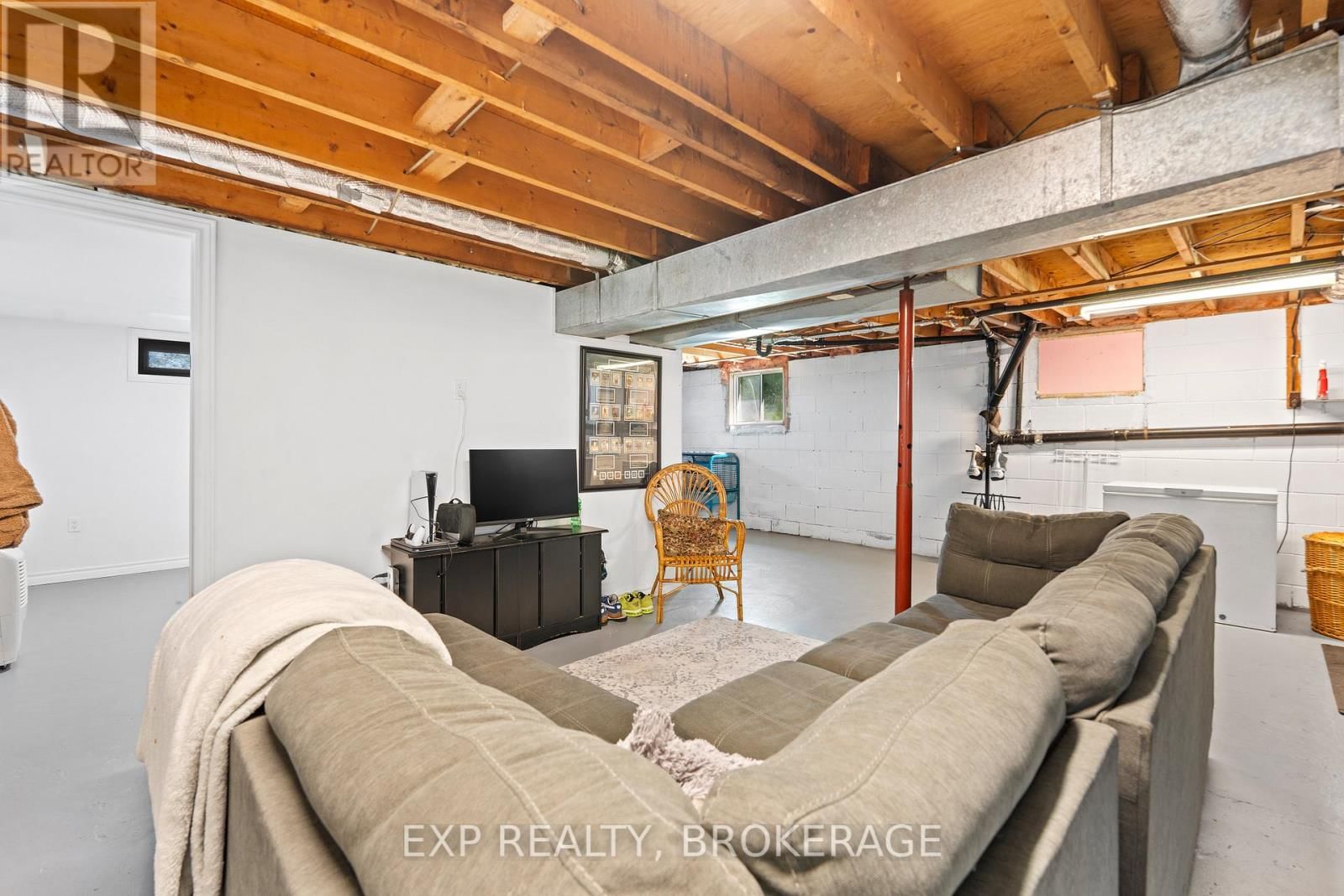 912 8TH LINE ROAD Image 27