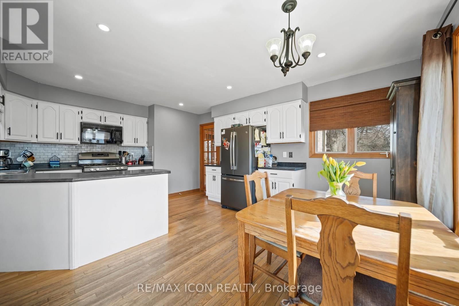 227 WILLIAM STREET EAST Image 10