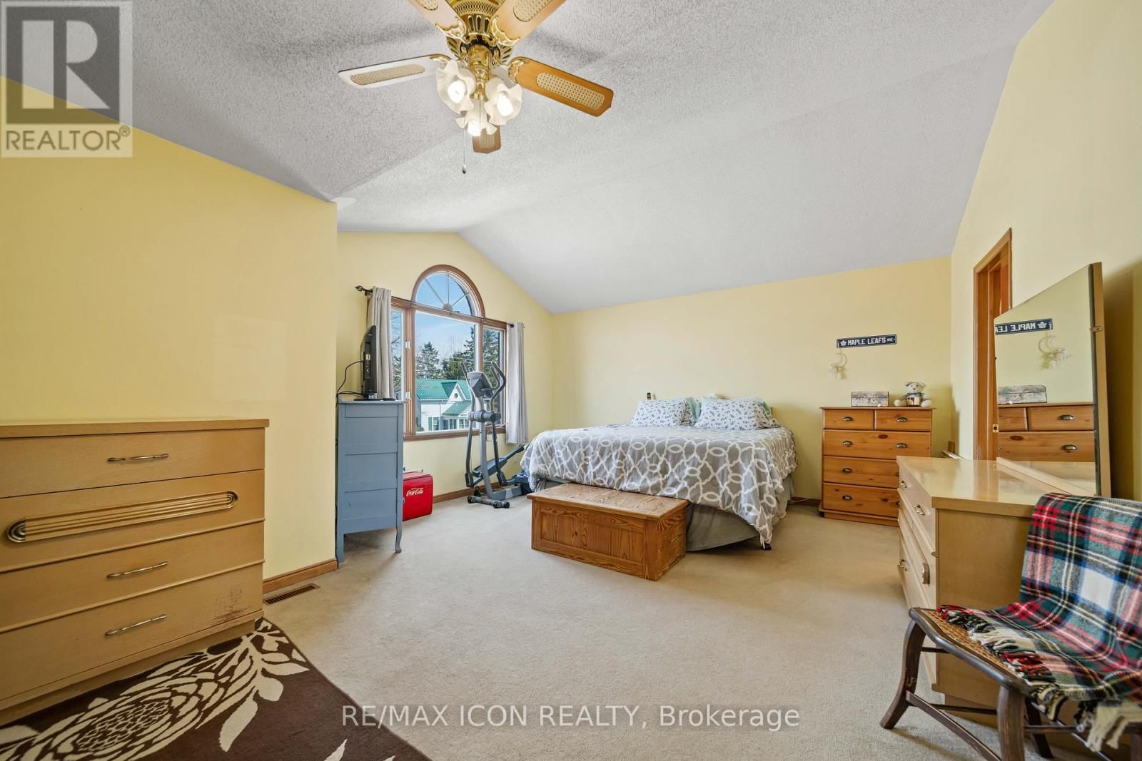 227 WILLIAM STREET EAST Image 16