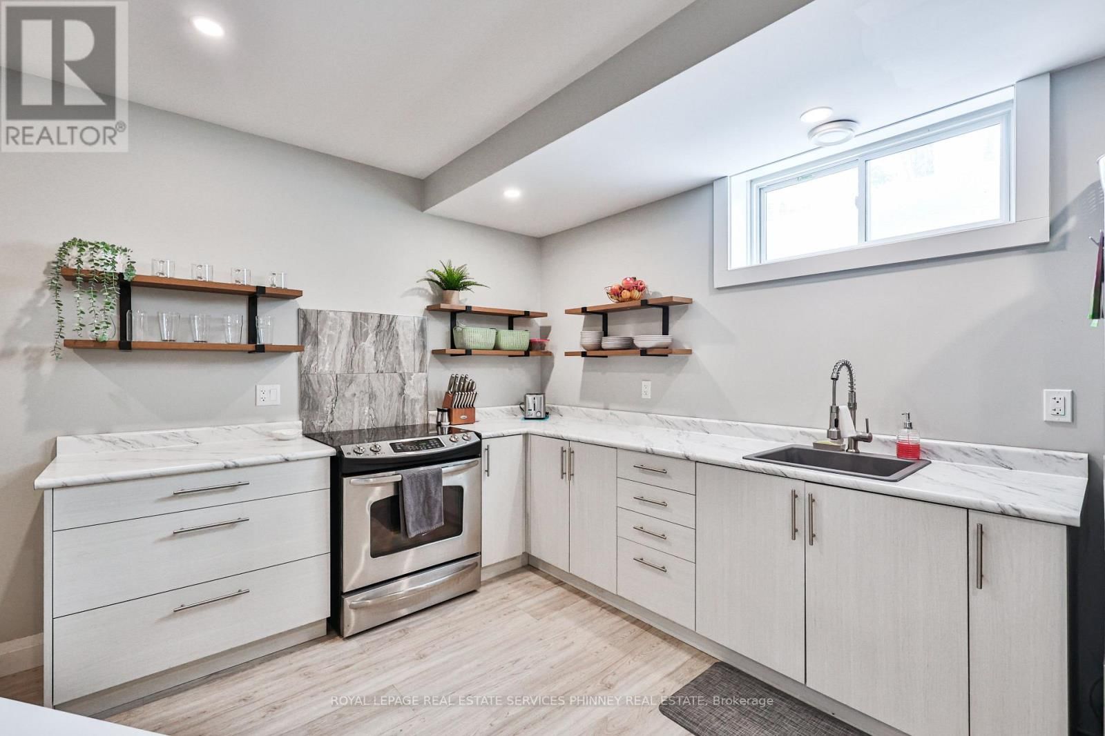 1068 XAVIER STREET Image 33