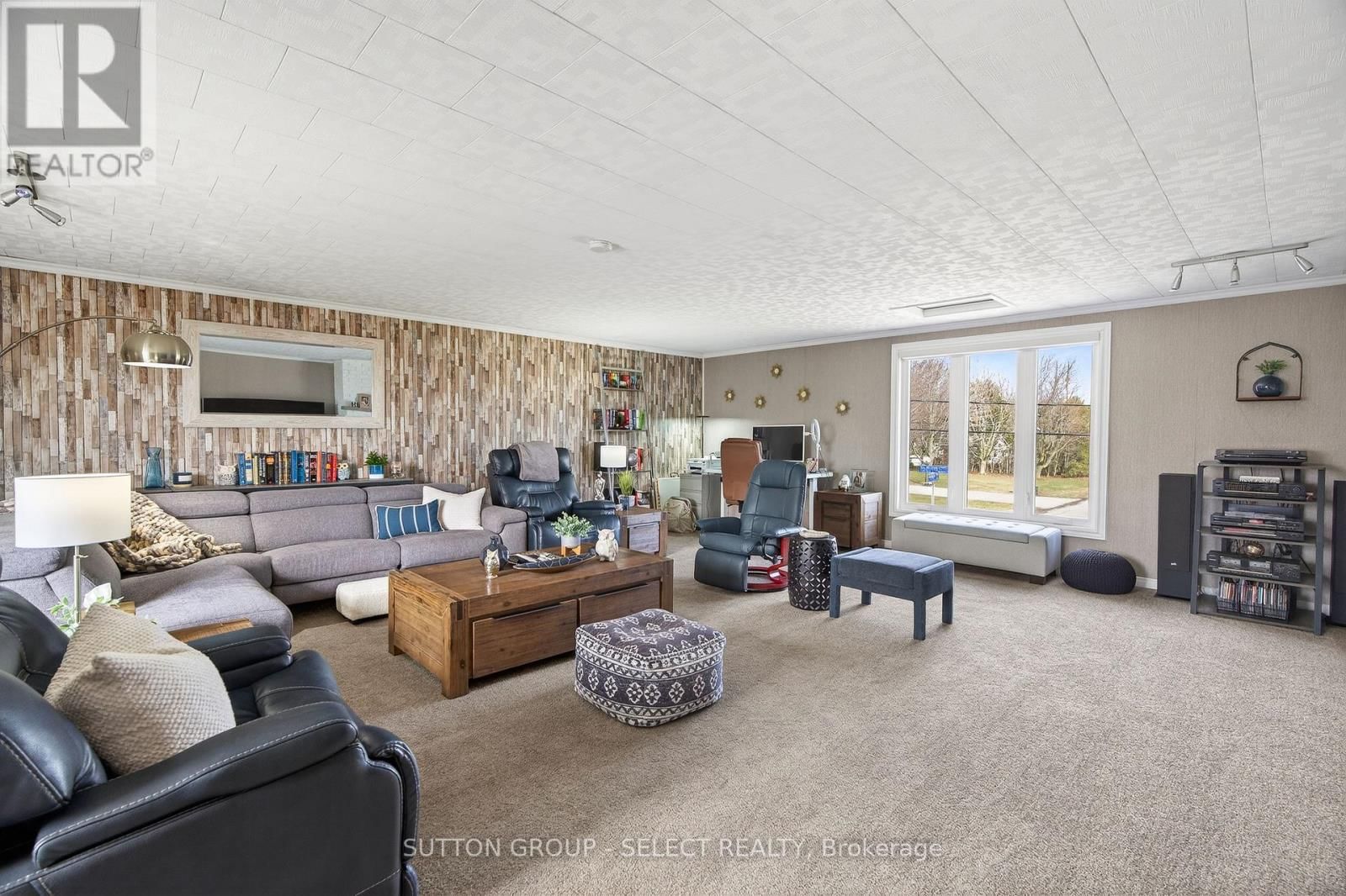 51169 CLINTON STREET Image 28