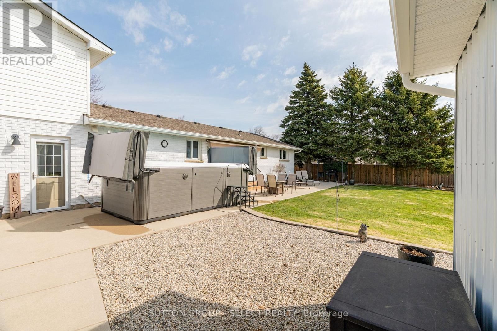 51169 CLINTON STREET Image 33