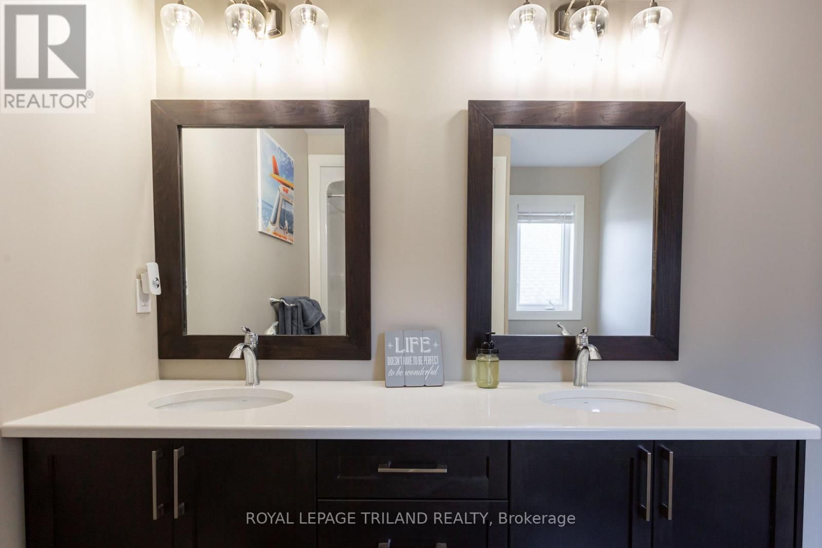 253 BOARDWALK WAY Image 32