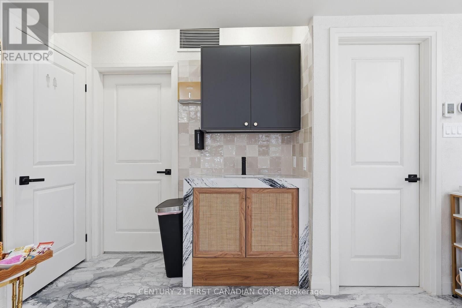 767 QUEBEC STREET Image 12