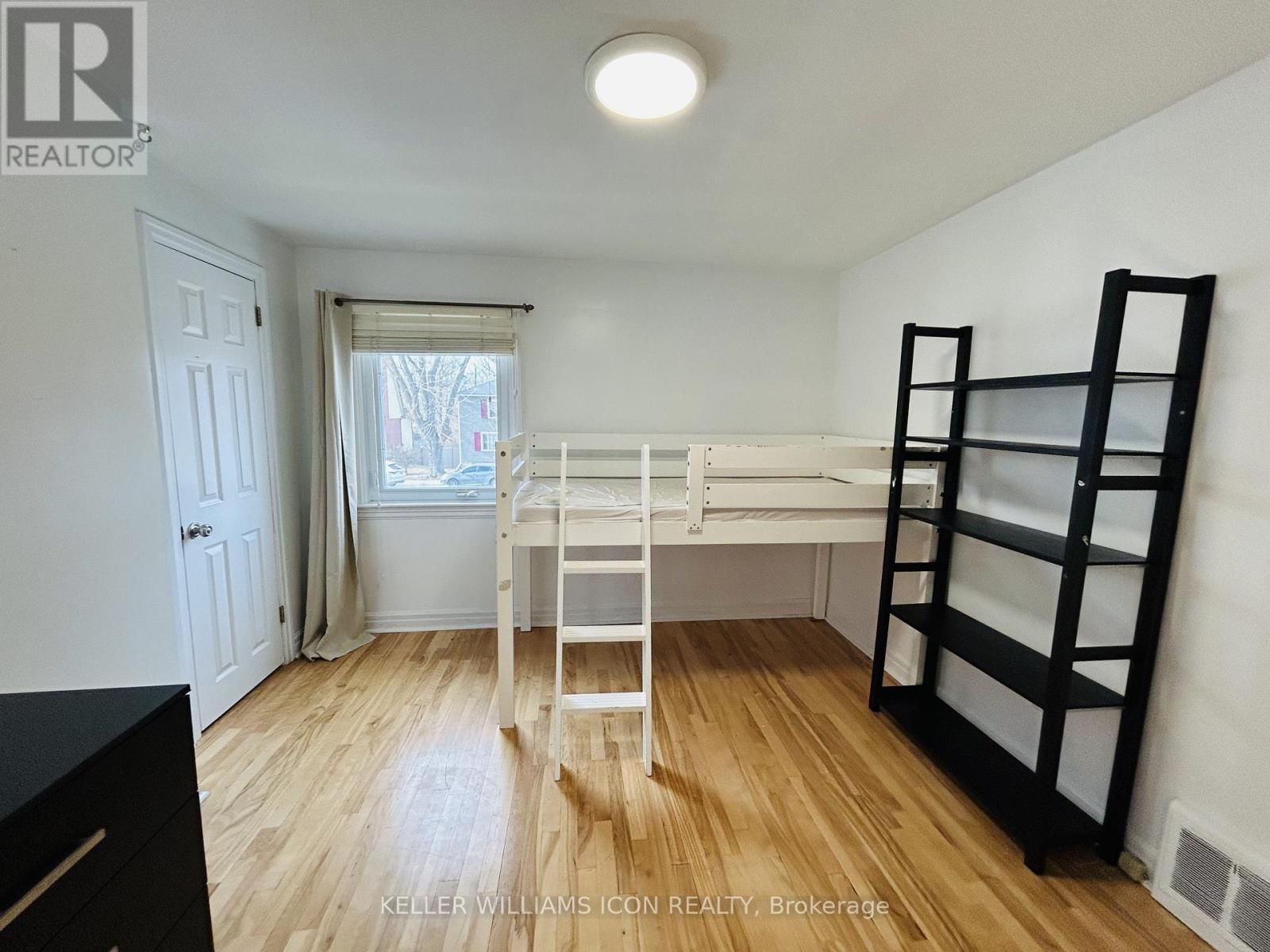 6 CENTENNIAL BOULEVARD Image 22