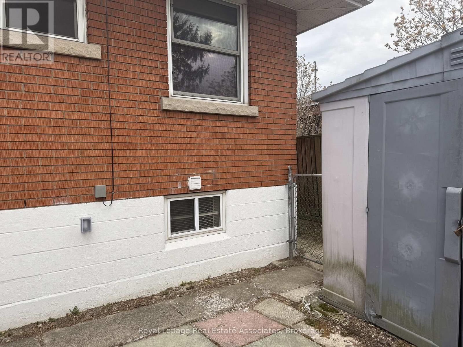 Lower - 60 TOBY CRESCENT Image 19