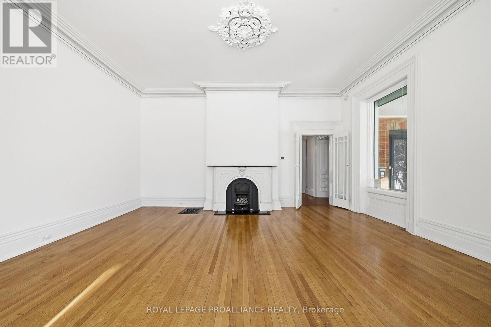 219 CHARLES STREET Image 20