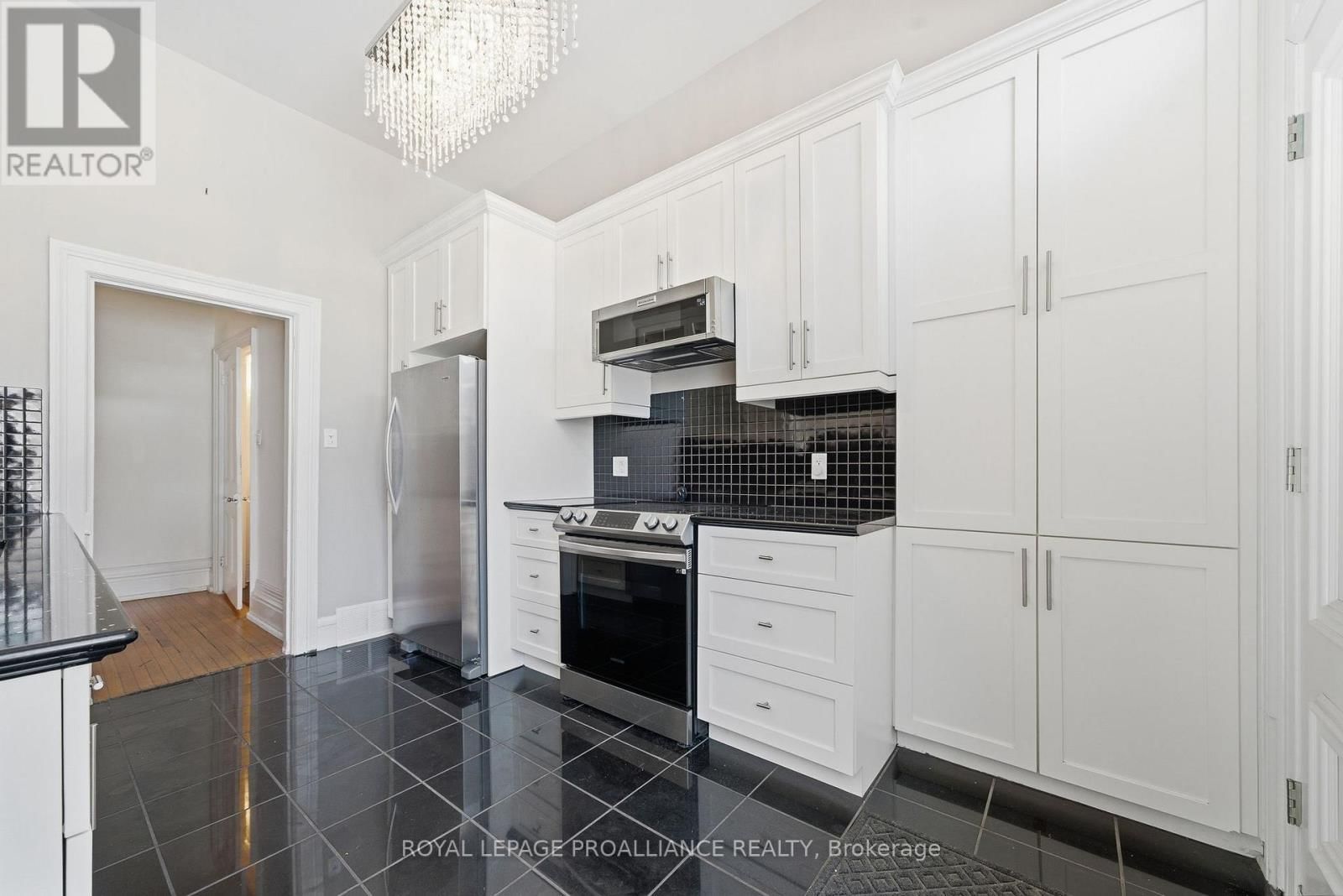 219 CHARLES STREET Image 26