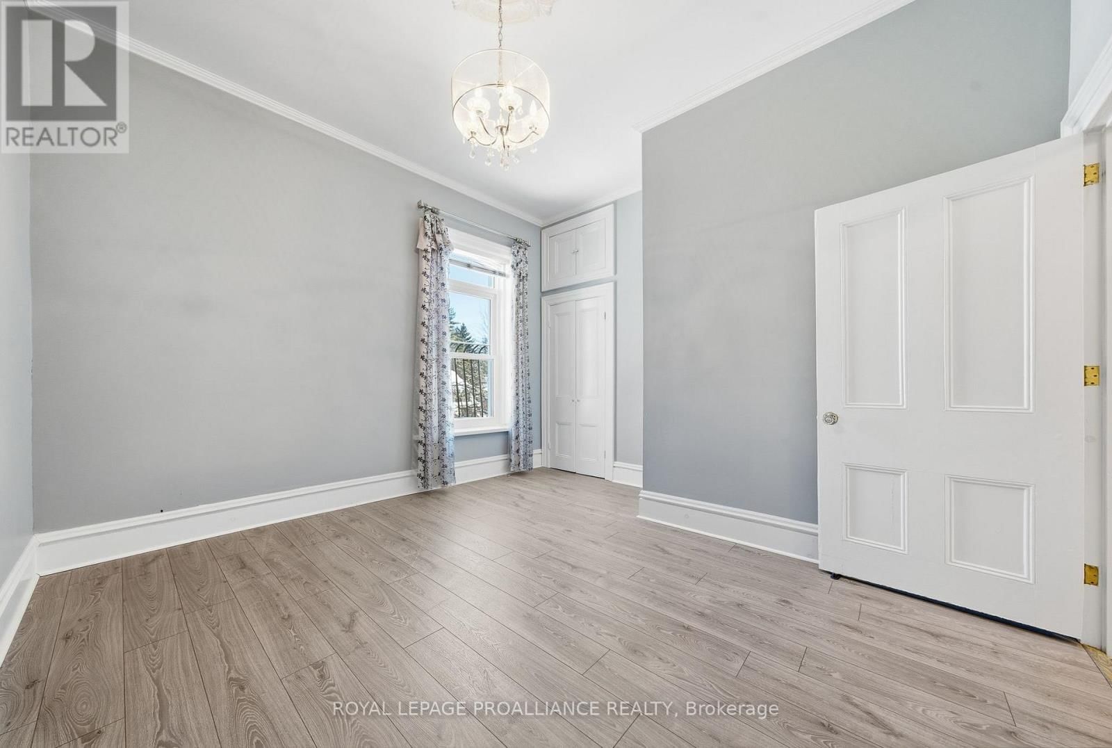 219 CHARLES STREET Image 36