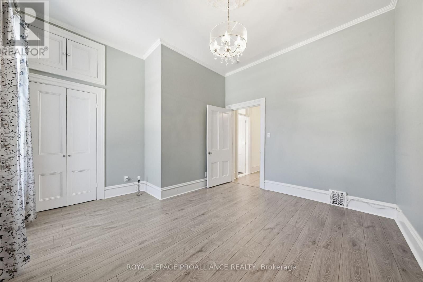 219 CHARLES STREET Image 37