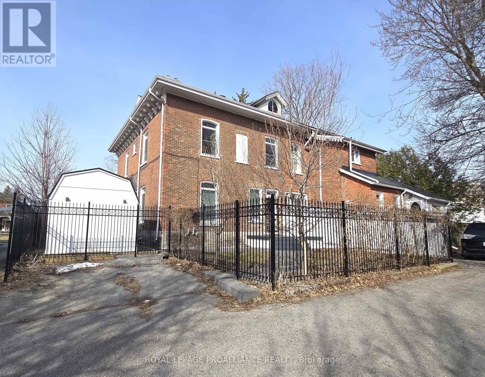 219 CHARLES STREET Image 46