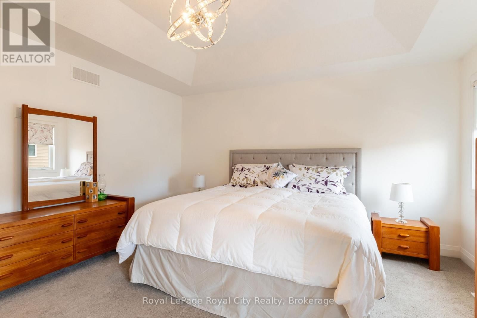 65 ABERDEEN STREET Image 22