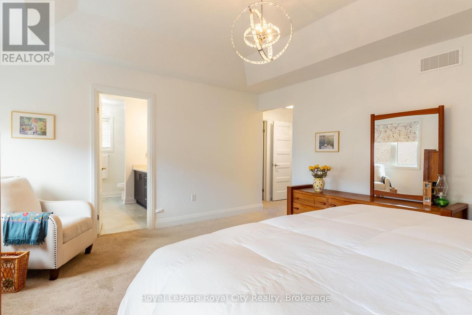 65 ABERDEEN STREET Image 23