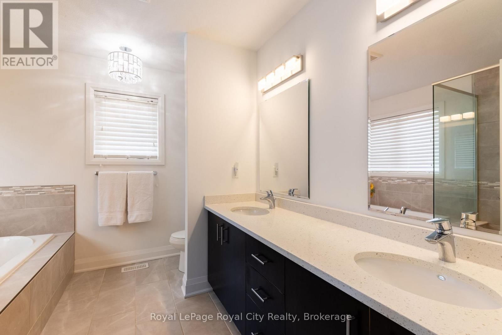 65 ABERDEEN STREET Image 25